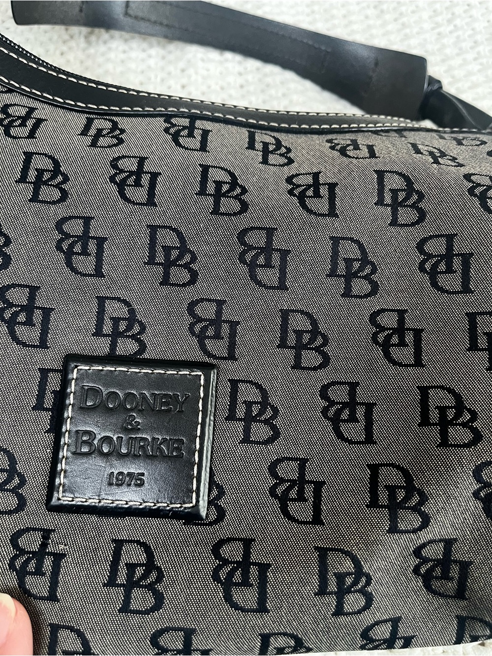 Dooney & Bourke Canvas Gray Logo Jacquard Shoulder Hobo Bag Black Leather Trim - Picture 2 of 16
